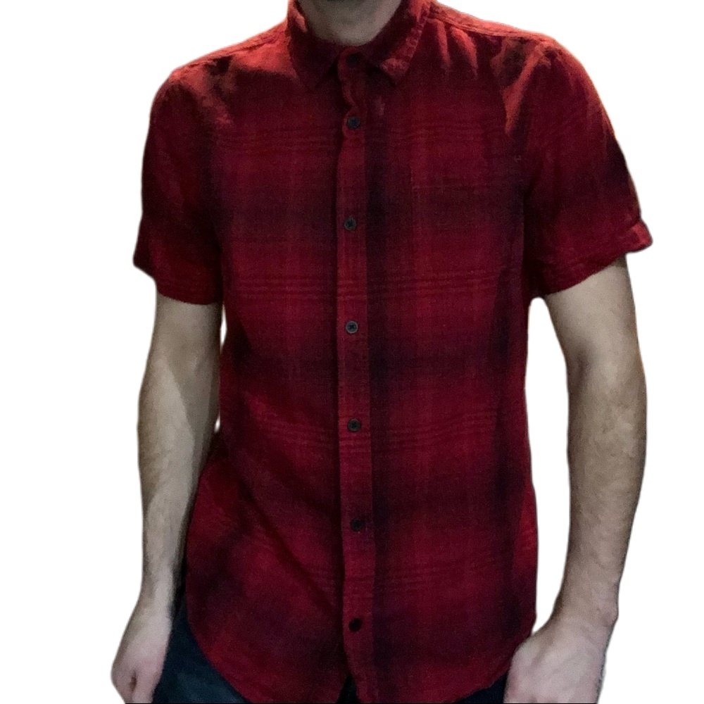 ON THE BYAS Short Sleeve Button Down Red Plaid Shirt Longer Length
